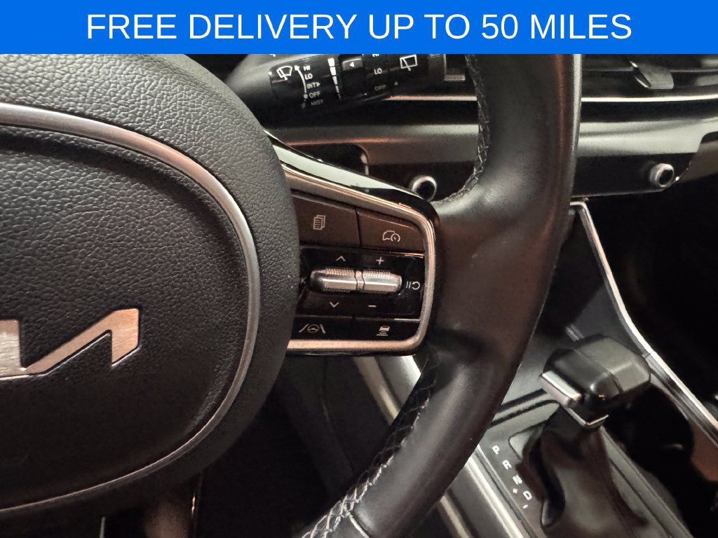 Used 2025 Kia Carnival FWD image 7