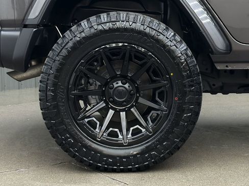 Used 2025 Jeep Wrangler Unlimited Sahara w/ Safety Group AWD/4WD image 11