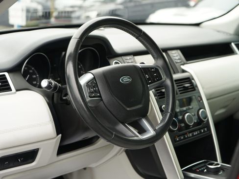 Used 2017 Land Rover Discovery Sport SE AWD/4WD image 11