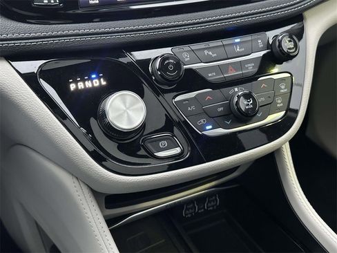 Used 2023 Chrysler Pacifica Limited image 29