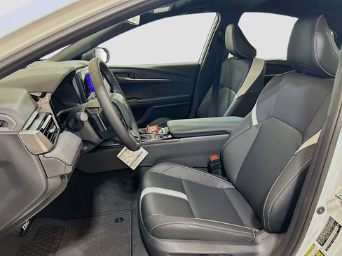 New 2026 Toyota Camry Hybrid FWD image 17