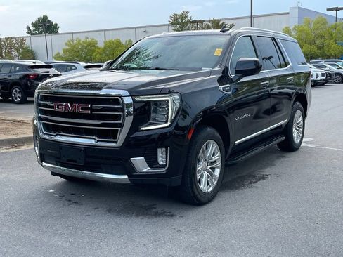 Used 2024 GMC Yukon SLT AWD/4WD image 3