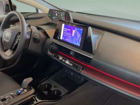 Certified 2026 Toyota Prius Plug-In Hybrid FWD image 32