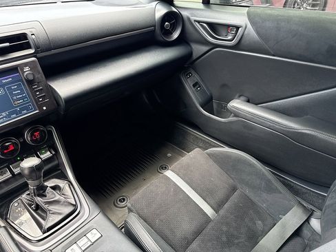 Used 2024 Toyota GR86 Premium RWD image 21