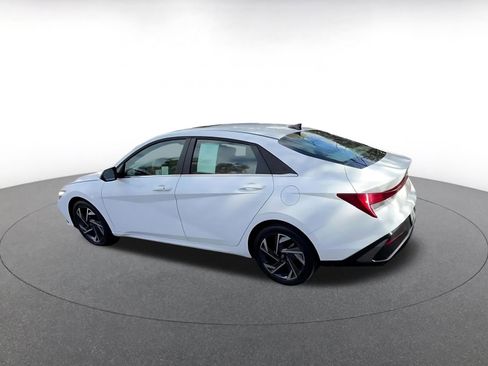 Used 2025 Hyundai Elantra SEL image 10