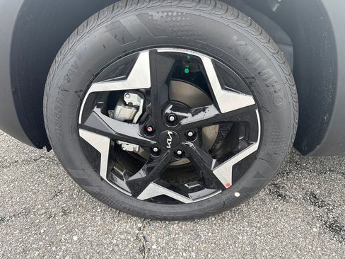 New 2025 Kia Seltos S image 11