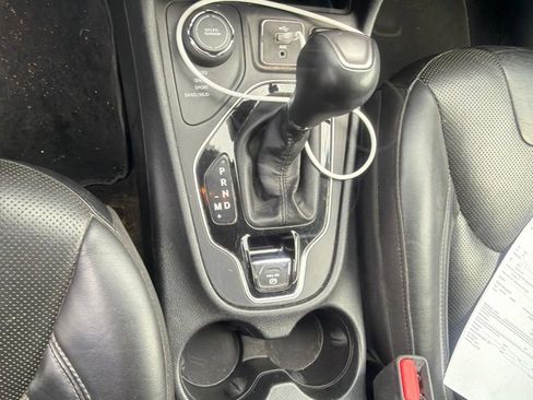 Used 2019 Jeep Cherokee Limited AWD/4WD image 9