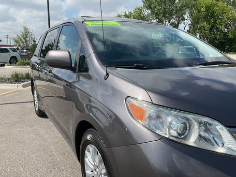 Used 2012 Toyota Sienna XLE FWD image 11