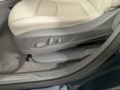 Certified 2024 Cadillac XT5 Premium Luxury AWD/4WD image 17