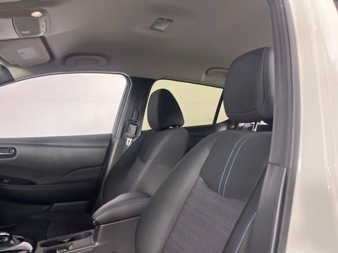 Used 2025 Nissan Leaf SV Plus image 21