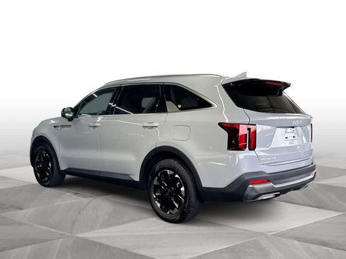 Used 2025 Kia Sorento S FWD image 6