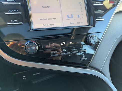 Used 2019 Toyota Camry SE image 22