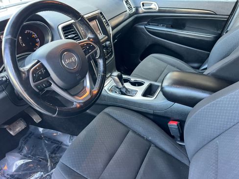 Used 2020 Jeep Grand Cherokee Laredo image 12