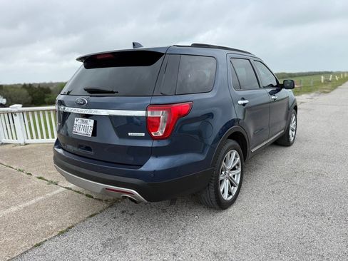 Used 2017 Ford Explorer Limited w/ Equipment Group 301A FWD image 5