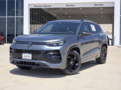New 2026 Volkswagen Tiguan SE R-Line FWD image 1