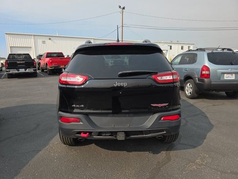 Used 2018 Jeep Cherokee Trailhawk w/ Comfort & Convenience Group AWD/4WD image 7
