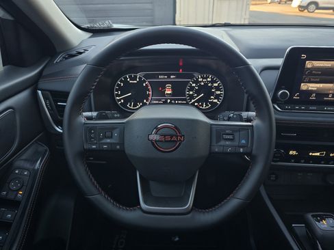 Certified 2025 Nissan Rogue SV image 15