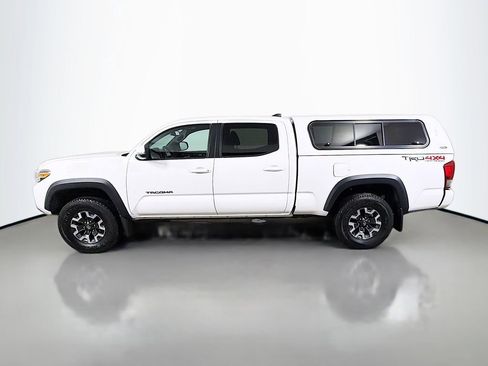Used 2017 Toyota Tacoma TRD Off-Road image 9