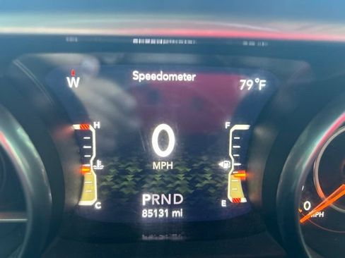 Used 2018 Jeep Wrangler Unlimited Sahara AWD/4WD image 10