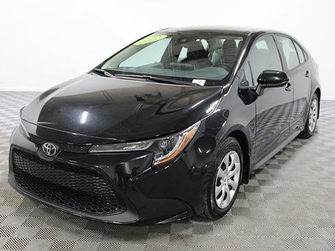 Used 2020 Toyota Corolla LE image 2
