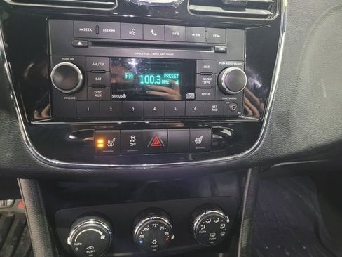 Used 2013 Chrysler 200 Limited image 24