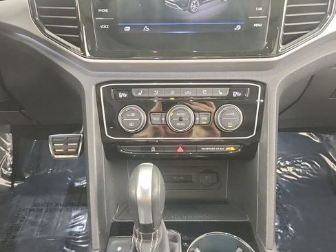 Used 2022 Volkswagen Atlas SEL Premium image 19