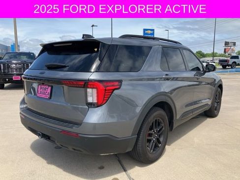Used 2025 Ford Explorer Active RWD image 7
