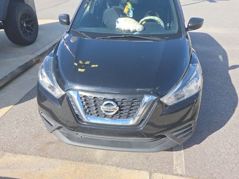 Used 2019 Nissan Kicks S w/ Exterior Electronics Package FWD image 1