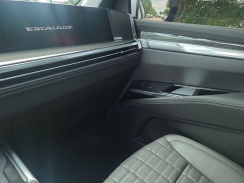 Used 2026 Cadillac Escalade V w/ LPO, ONYX Package AWD/4WD image 25