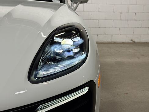 Certified 2026 Porsche Macan AWD/4WD image 10