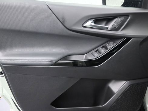 Used 2025 Chevrolet Equinox LT w/ Safety and Technology Package image 11