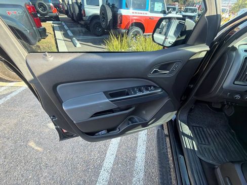 Used 2017 Chevrolet Colorado Z71 AWD/4WD image 11