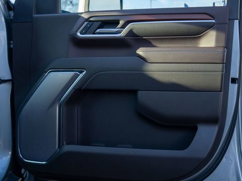 Used 2024 GMC Sierra 2500 Denali w/ Denali Reserve Package image 11