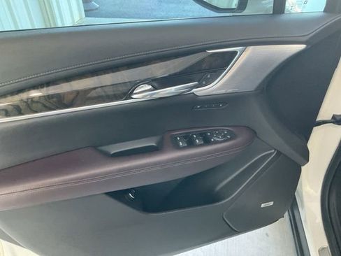 Used 2021 Cadillac XT6 Premium Luxury AWD/4WD image 4