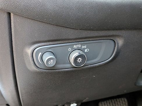 Used 2022 Chevrolet Equinox RS image 17