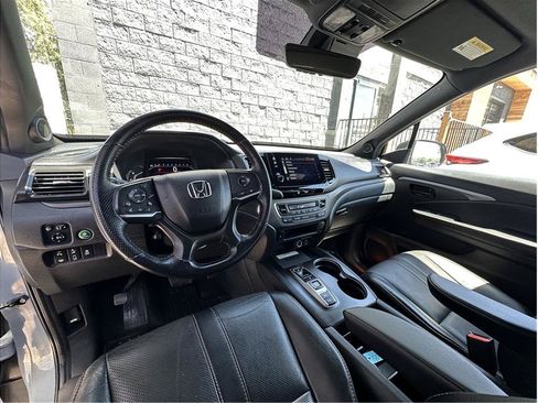 Used 2022 Honda Passport TrailSport image 2