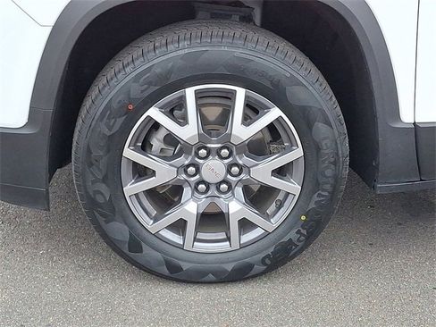 Used 2023 GMC Acadia SLT image 30