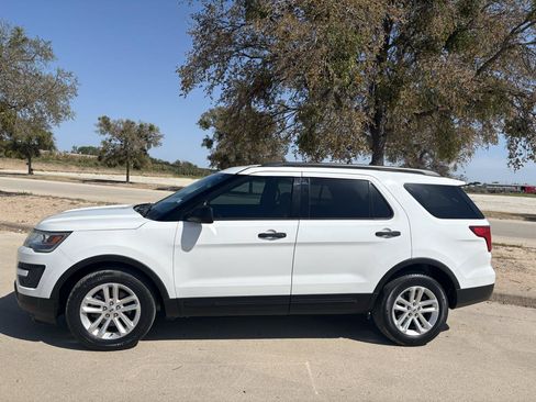Used 2017 Ford Explorer FWD image 7