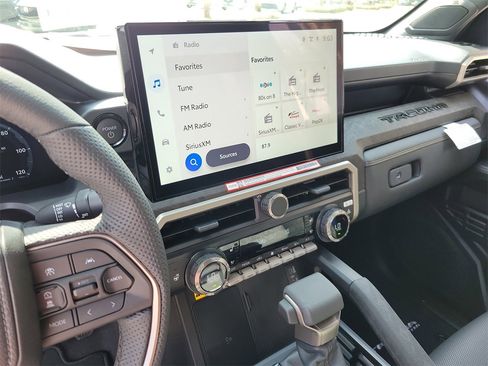 Used 2025 Toyota Tacoma Limited image 22