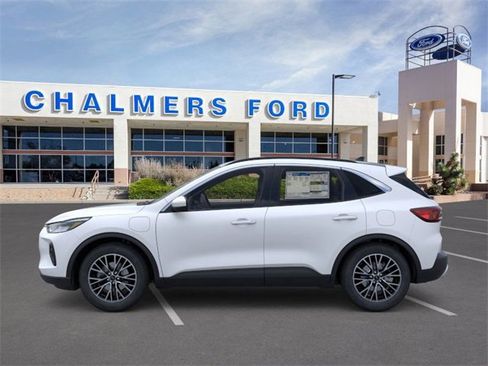 Used 2025 Ford Escape SE w/ Class II Trailer Tow Package image 3