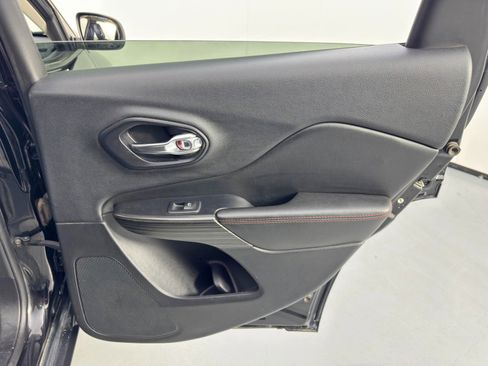 Used 2017 Jeep Cherokee Trailhawk w/ Cold Weather Group image 41