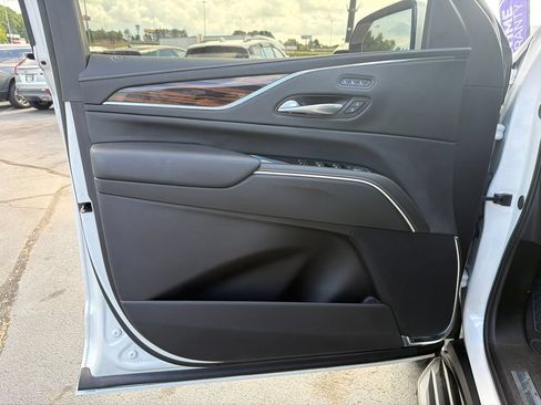 Used 2024 Cadillac Escalade Premium Luxury AWD/4WD image 10