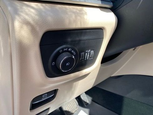 Used 2023 Jeep Grand Cherokee Limited w/ Luxury Tech Group II AWD/4WD image 22