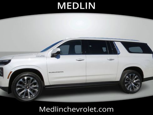 Used 2025 Chevrolet Suburban High Country AWD/4WD image 5