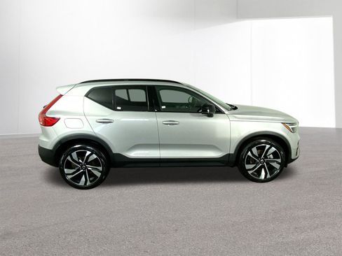 Used 2025 Volvo XC40 B5 Plus image 36