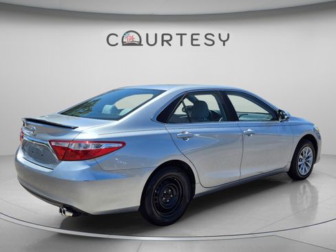 Used 2016 Toyota Camry LE FWD image 5