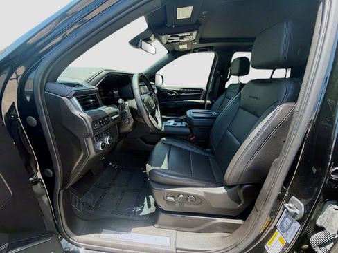 Used 2023 GMC Yukon Denali AWD/4WD image 18