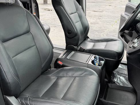 Used 2016 Toyota Sienna SE Premium image 12