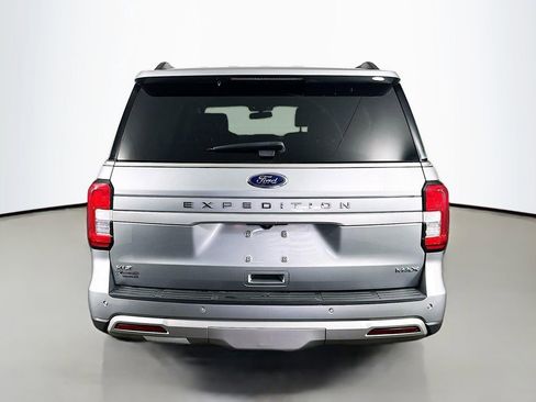 Used 2023 Ford Expedition Max XLT image 6