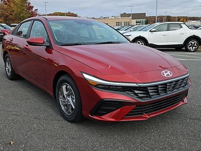 New 2025 Hyundai Elantra SE